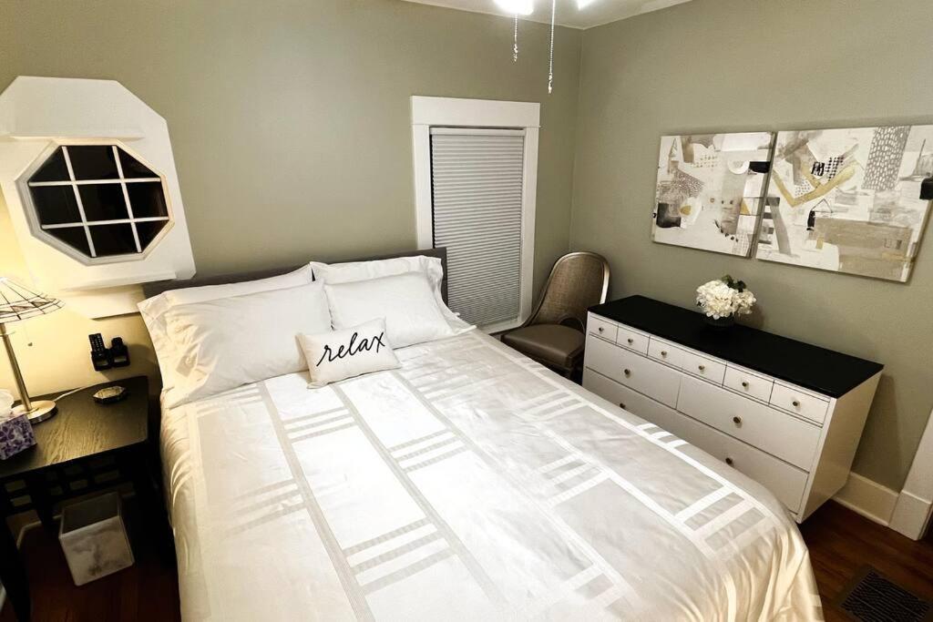 Fiesinger House - Private 3-Bd Unit In Historic Home, Downtown 桑达斯基 外观 照片